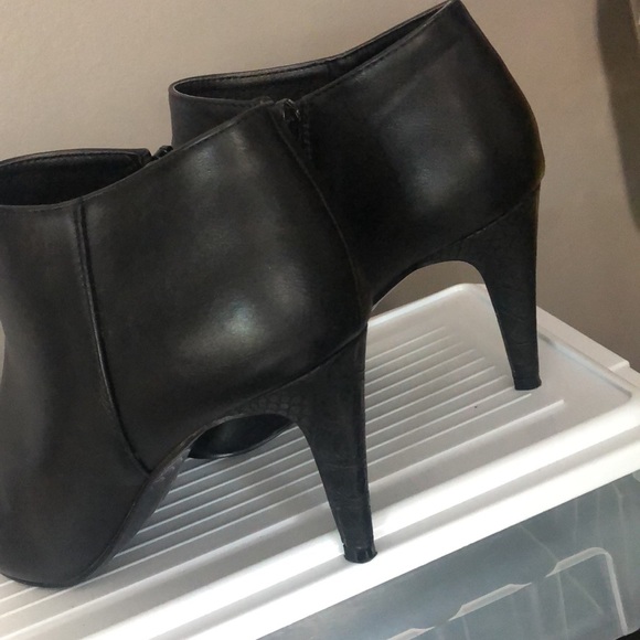 Black heel bootie - Picture 6 of 7